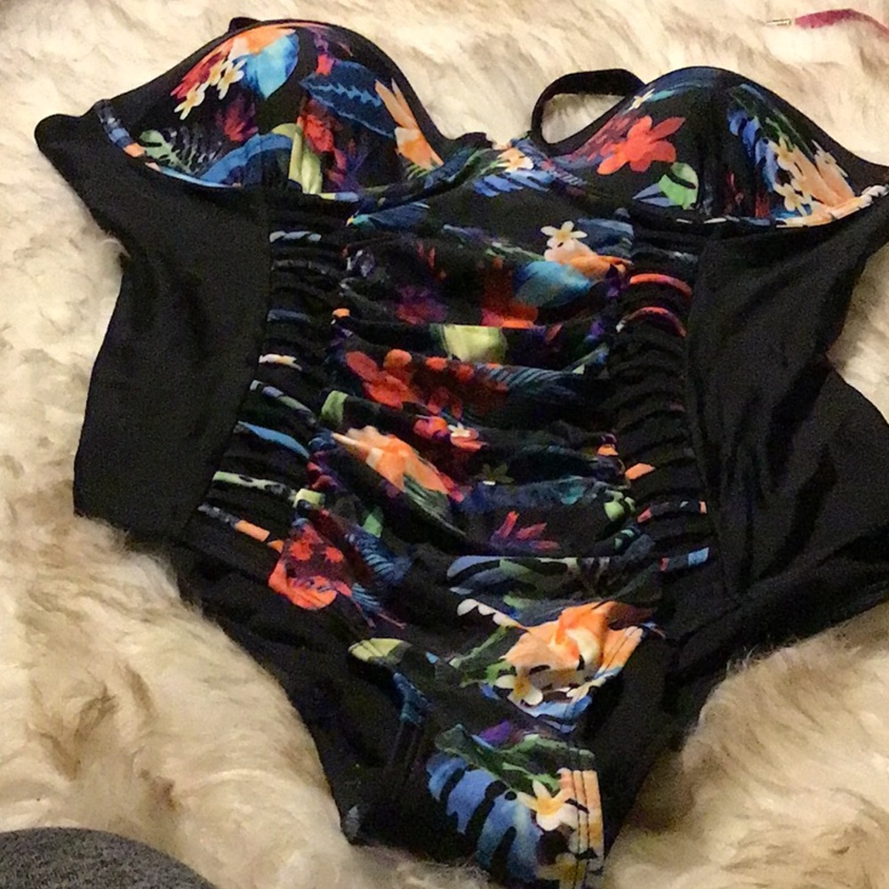 Beautiful One piece Swimsuit 2X NWT - Picture 2 of 8